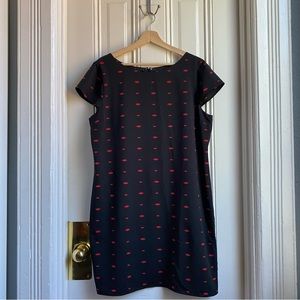 A new approach a.n.a. Lips Print Shift Dress